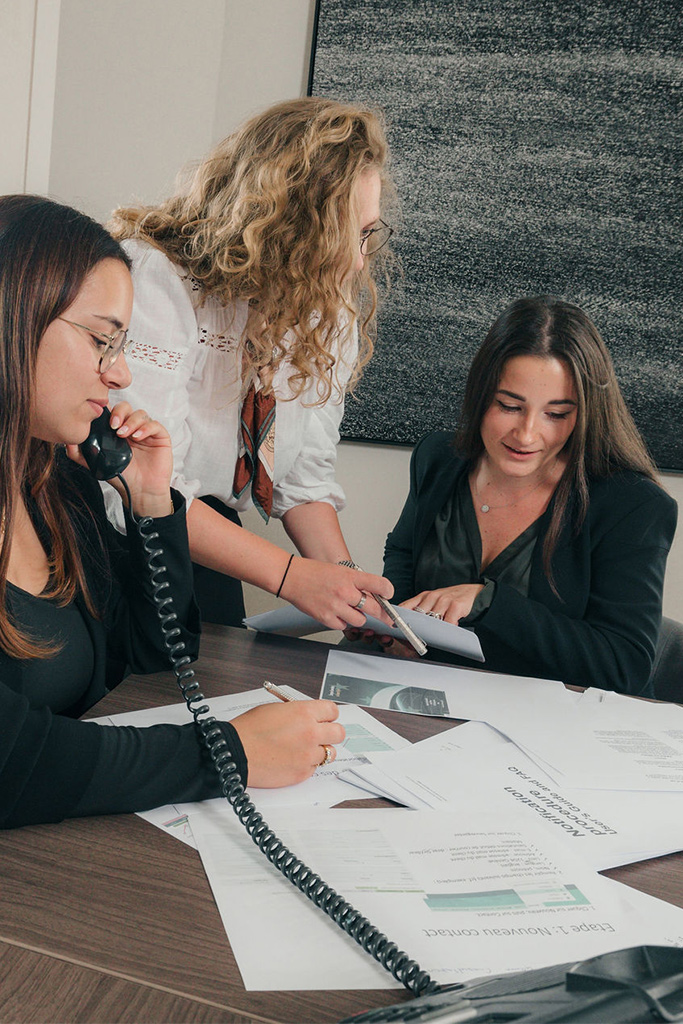 Online consultation with our immigration specialists and independent lawyers