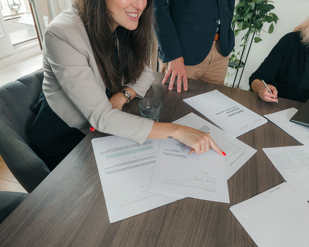 Get an online consultation for swiss expats with our immigration specialists and independent lawyers